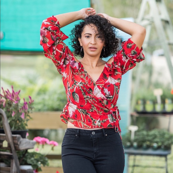 NEW! 🖤 Aura’s Floral Wrap Crop Top - Picture 3 of 4